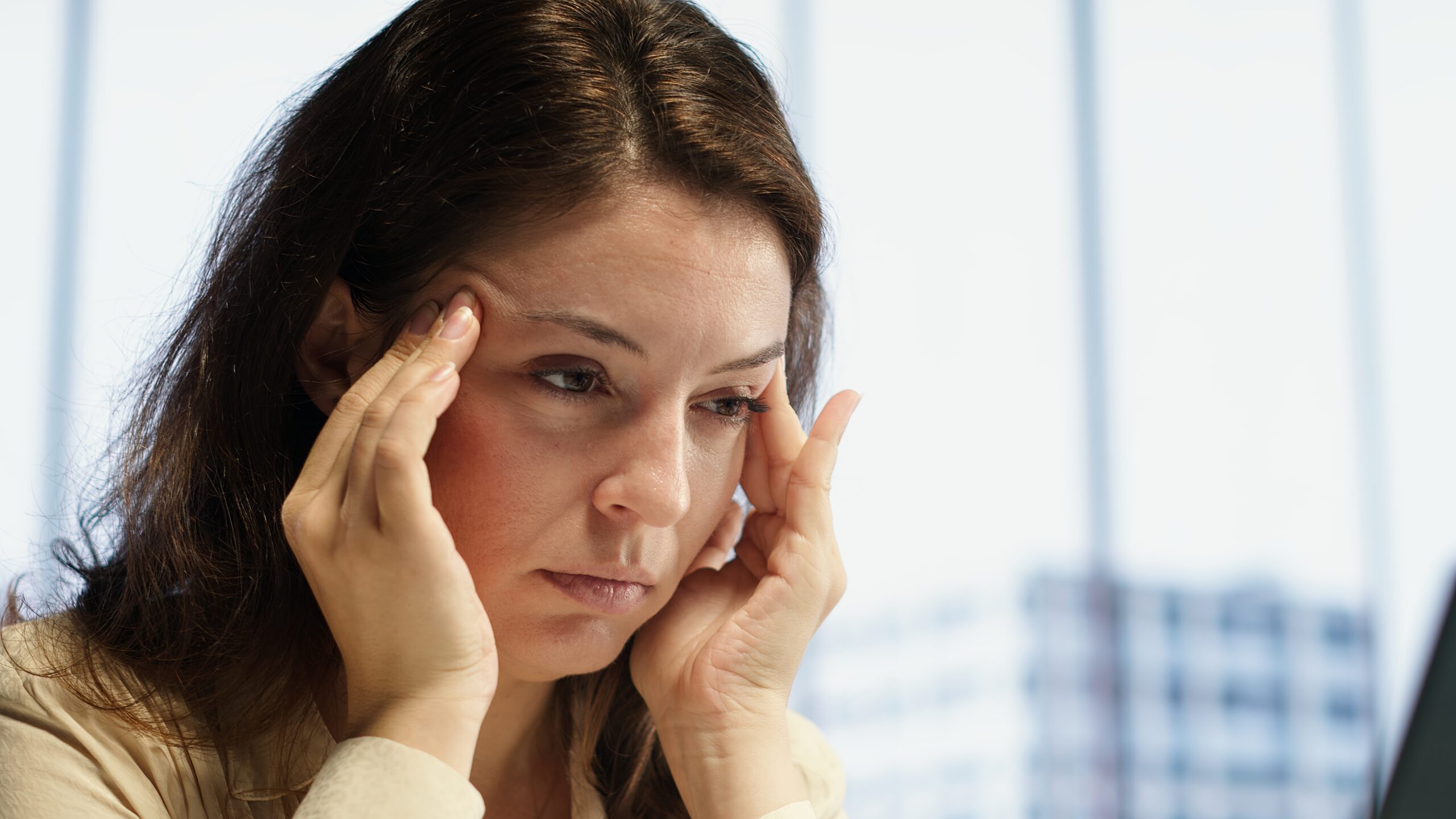 El estrés crónico no es un malestar pasajero: es vivir con el sistema de alarma encendido todo el tiempo. Tu cuerpo no está diseñado para eso